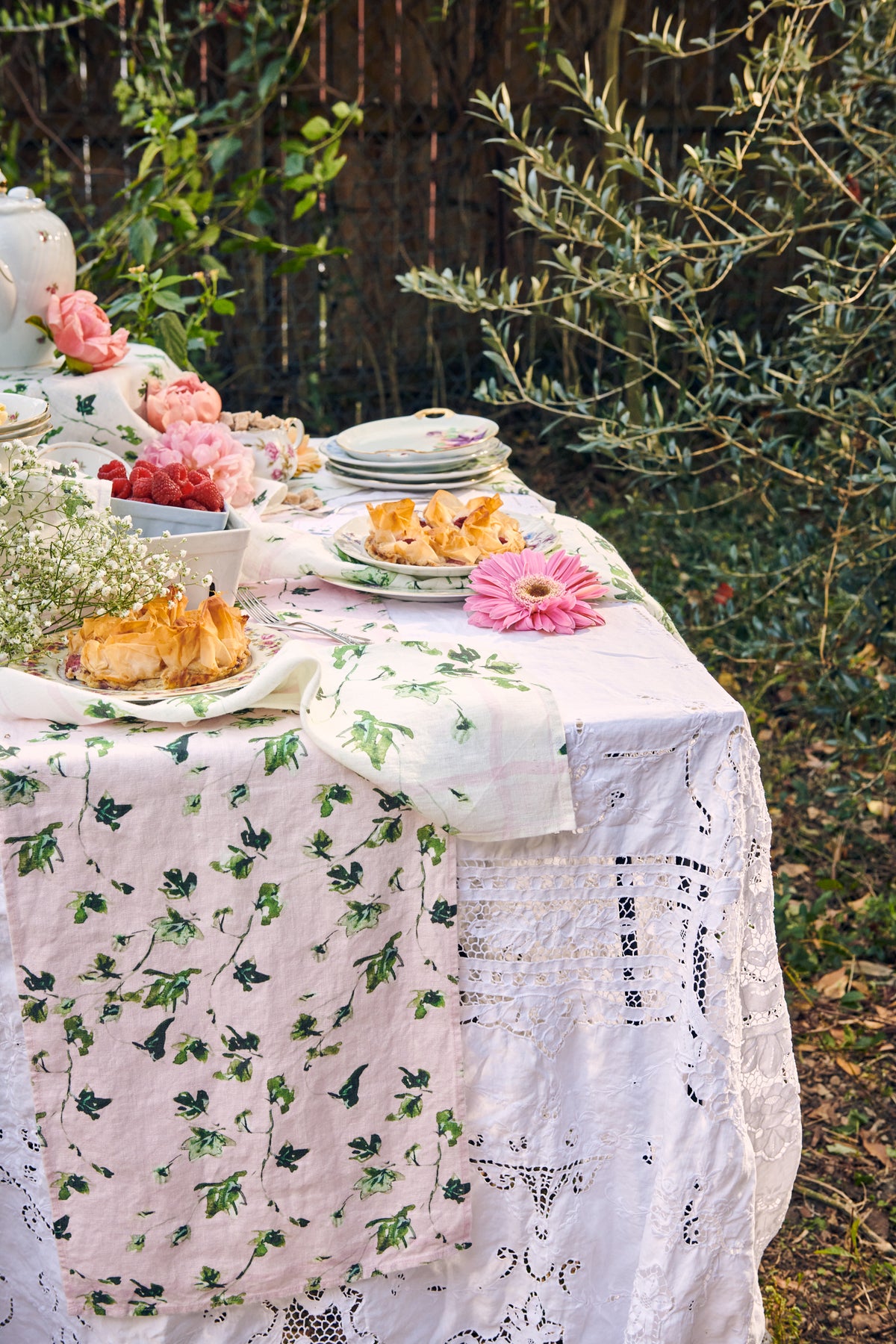 English Ivy Table Runner